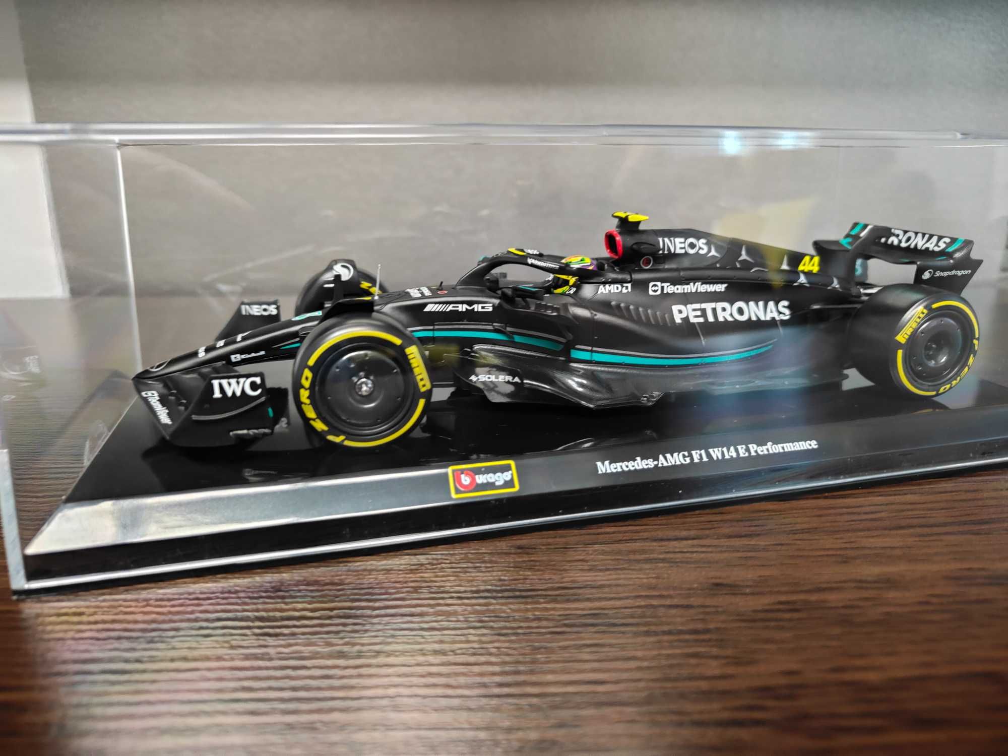 Model Bburago bolid F1 Mercedes Lewis Hamilton 44 skala 1:24 NOWY !!!