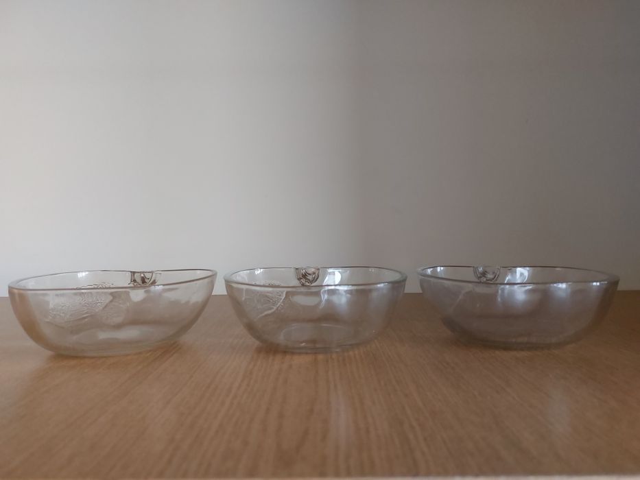 3 szklane miseczki jabłka na przystawki