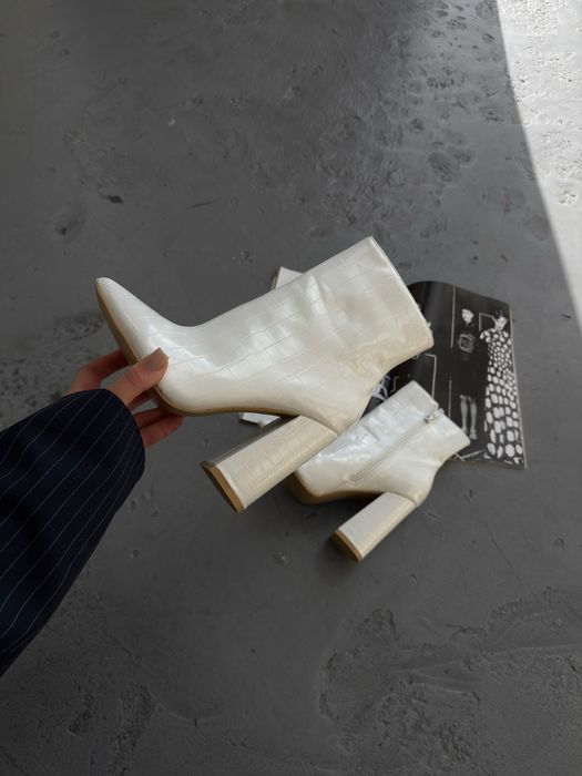 Білі шкіряні черевики, 37 розмір