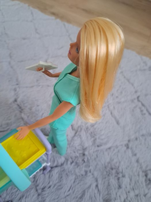 BARBIE lekarka zestaw