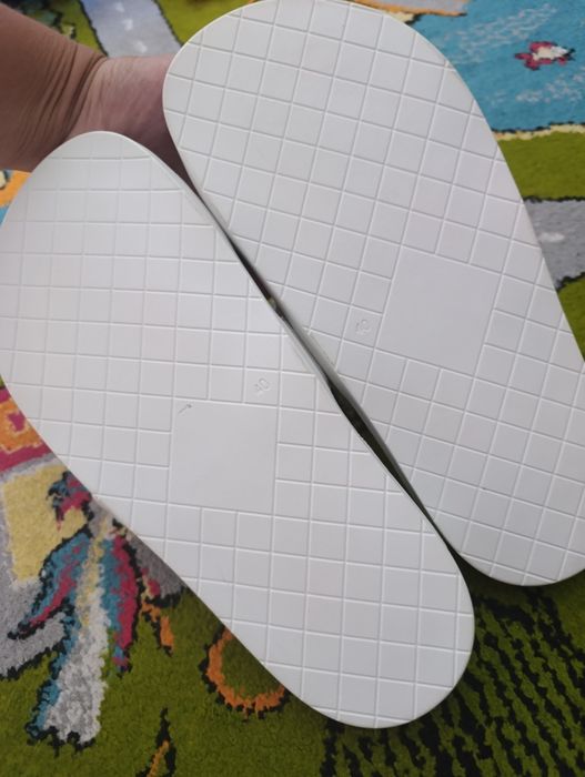 Шкіряні НОВІ жіночі шльопанці