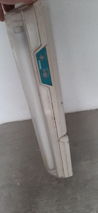 Candeiro duas Lâmpadas com bateria a pilhas ou ligada a tomada