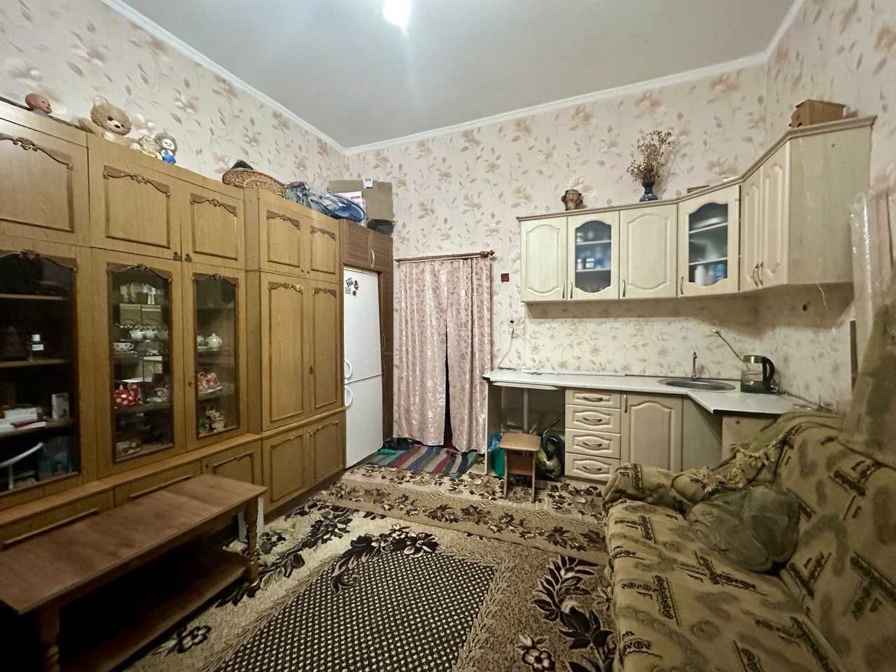 Простора кімната 21м2 з меблями, Сертифікат (NN)