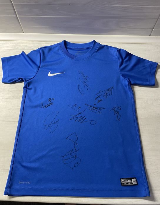 Футболка з підписами гравців Динамо Київ