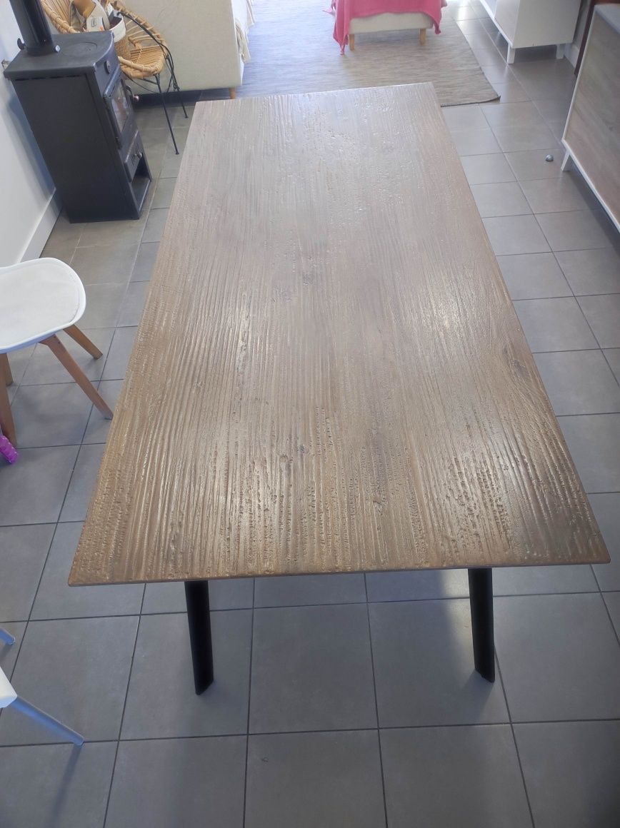 Mesa de jantar maciça