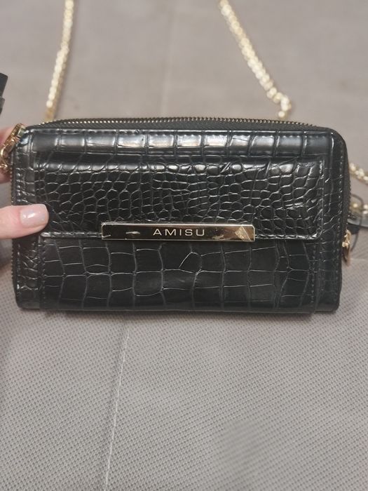 Torebka czarna złoty łańcuszek