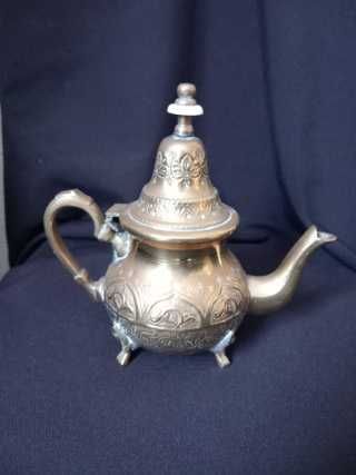 Bule marroquino em latão