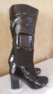 Лаковые сапоги с замшем