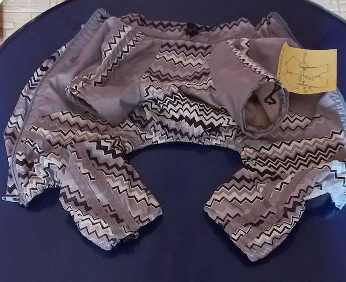 Курточка  для собак маленьких пород. Б/у