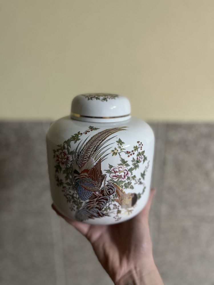 Quatro peças de porcelana