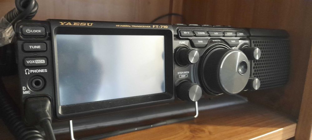 FT-710 AESS Yaesu transceiver