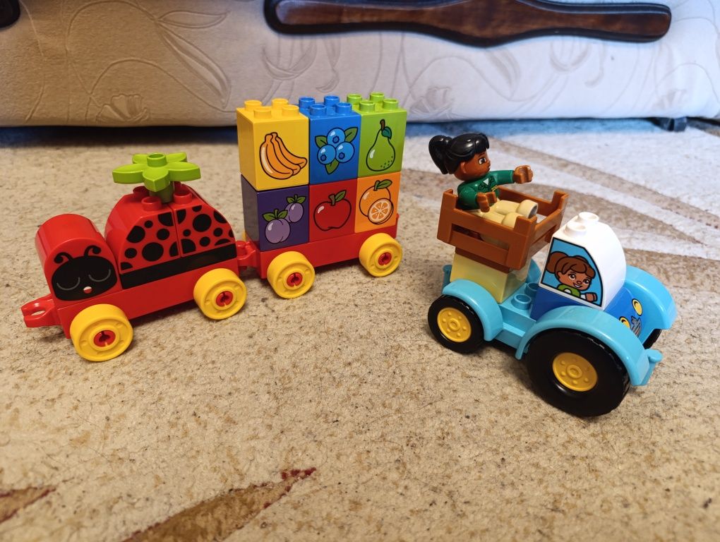 Lego duplo. Трактор і фрукти