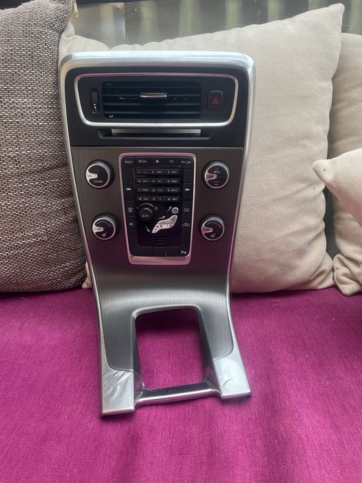 Konsola środkowa Volvo S60 II 2012r