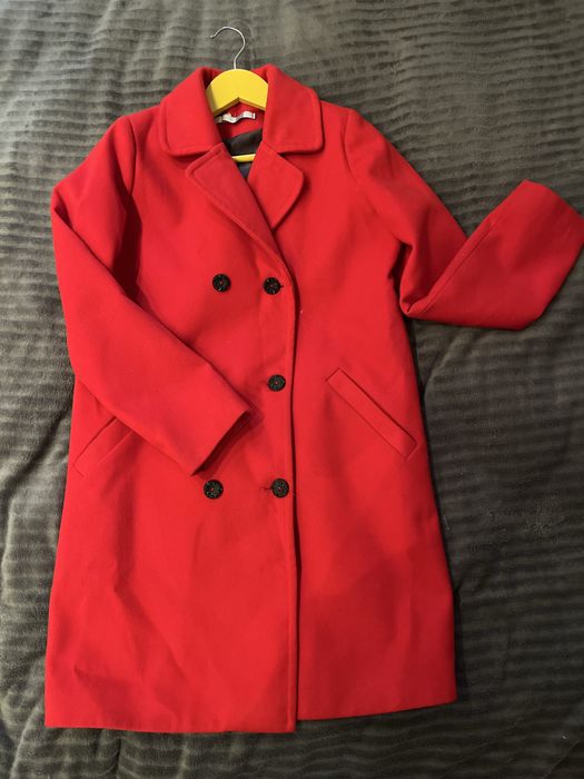 Продам пальто на девочку 10-11 лет