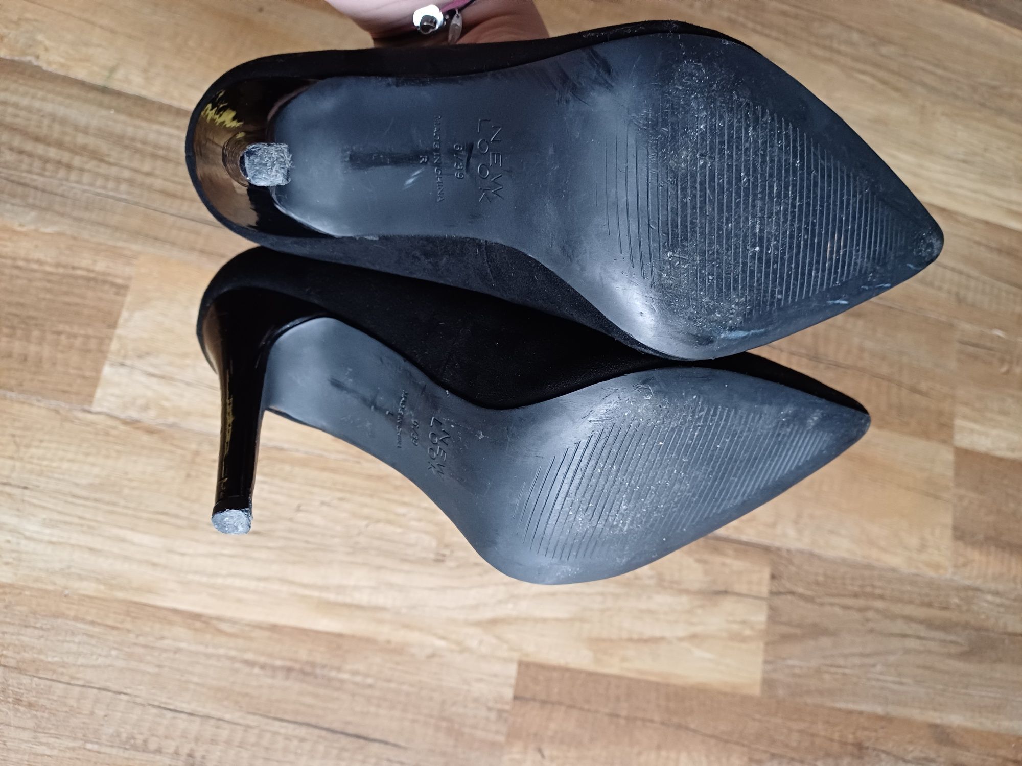 Szpilki czarne 39 New Look zamszowe buty na obcasie skóra