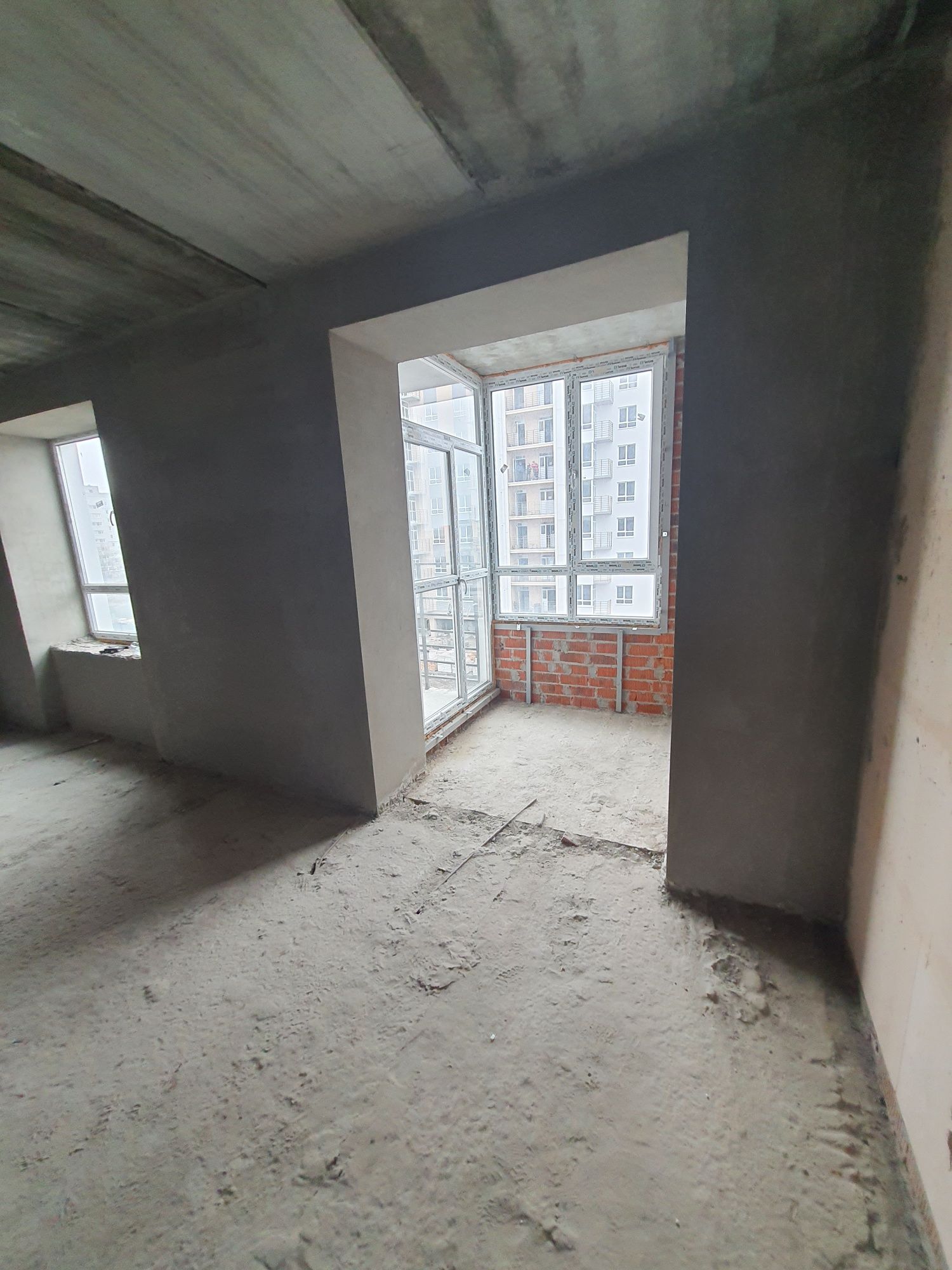 Продам СВОЮ 2 - комнатную квартиру в ЖК Днепровская Брама 2