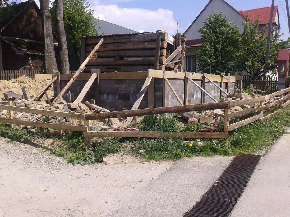 Sprzedam działkę z rozpoczętą budową