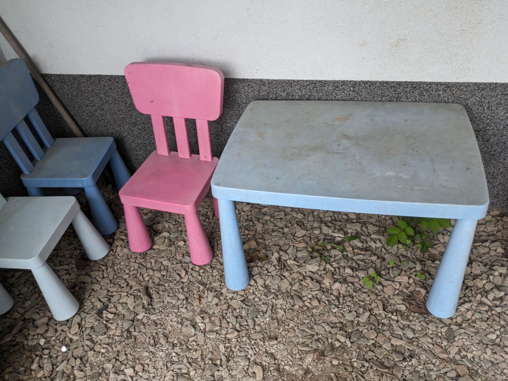 Stolik i krzesełka plastikowe dziecięce
