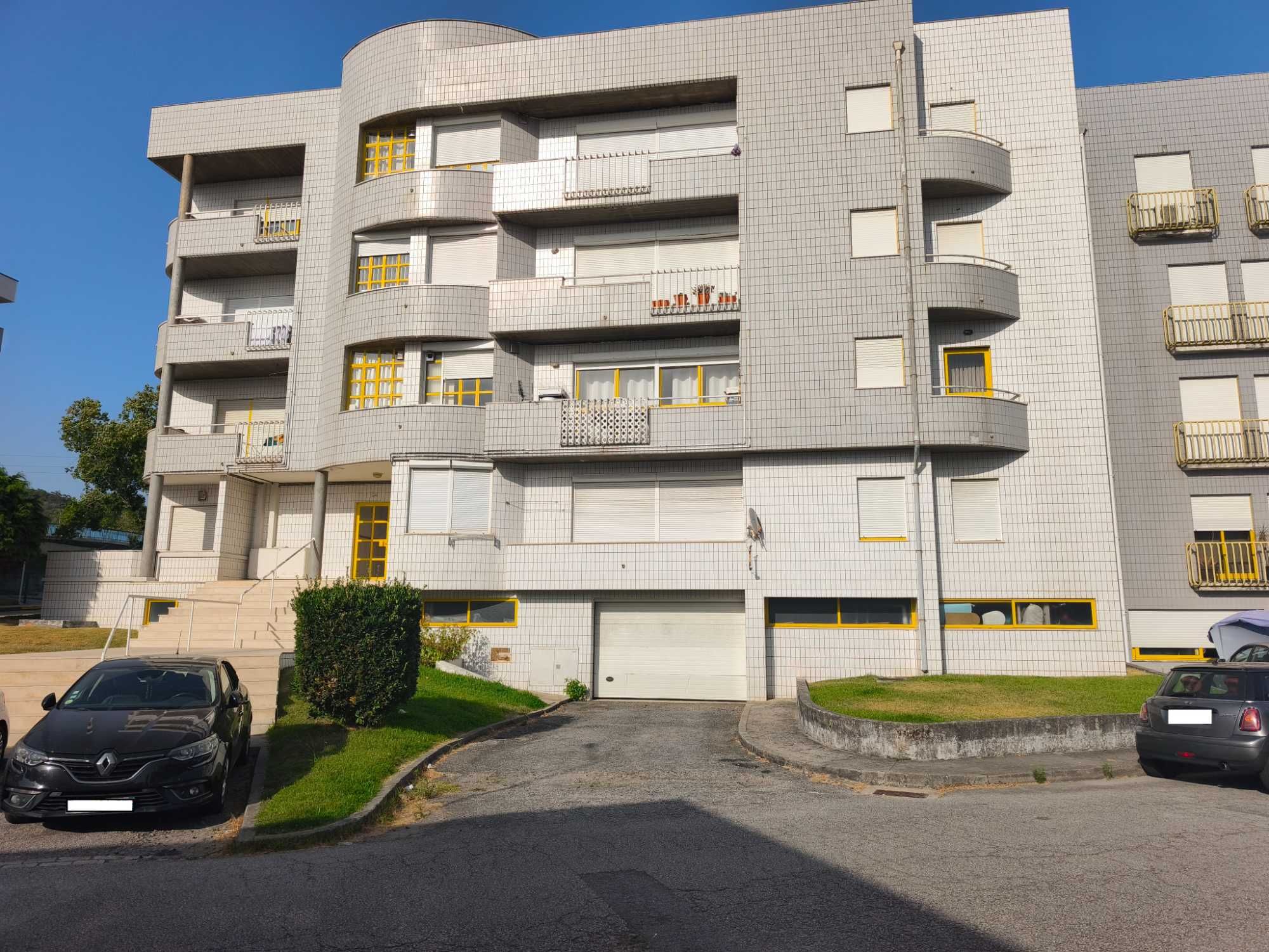 Apartamento T3 – Vila Praia de Âncora | Com Garagem e Arrumos