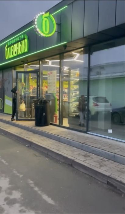 Широка, 65б Перша лінія від базару магазин панорамні вітрини