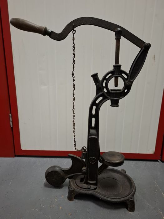 Arrolhador manual antigo