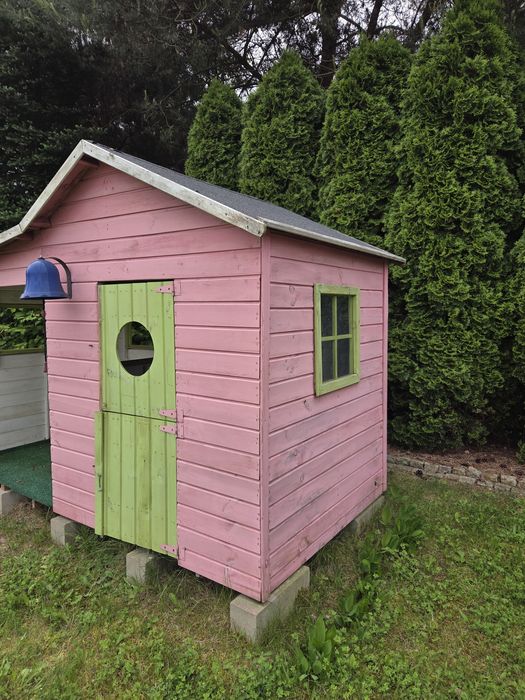 Drewniany domek ogrodowy dla dzieci