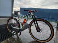 Bicicleta BTT roda 29 em Carbono