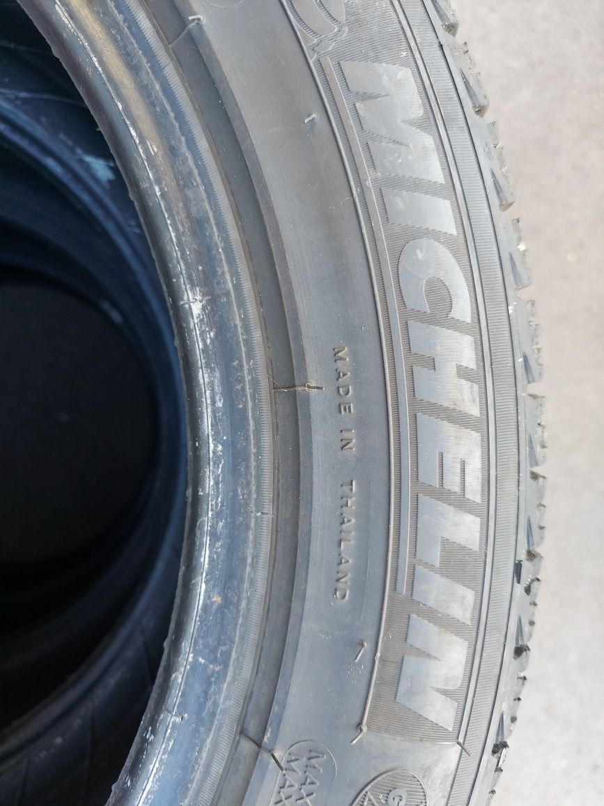 Продам зимову резину MICHELIN X-ICE 215/55 R17