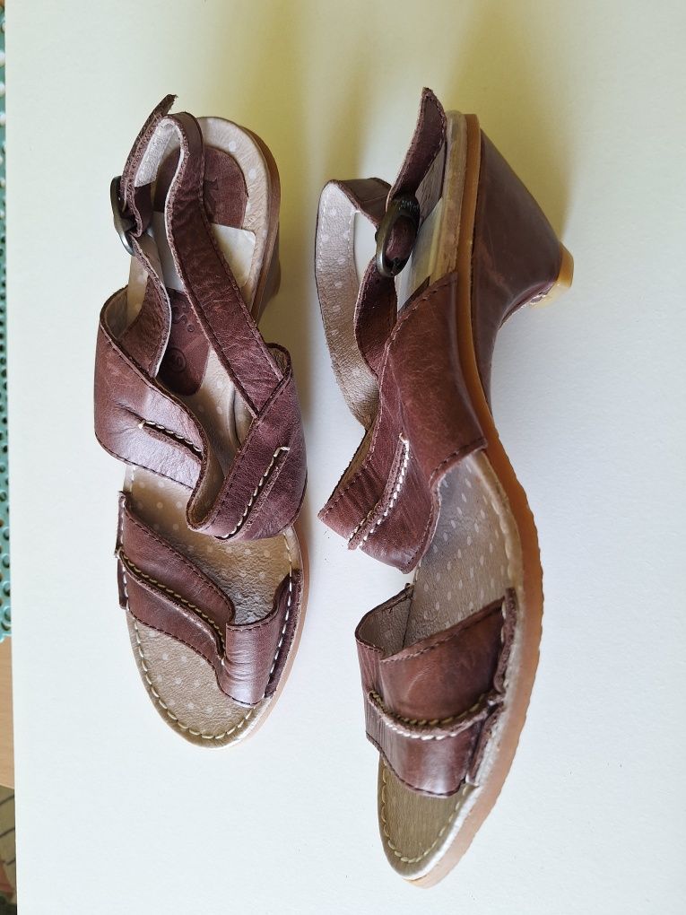 Sandały Kickers r 40