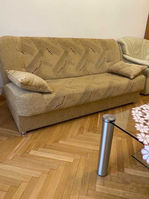 Wersalka w dobrym stanie po czyszczeniu.