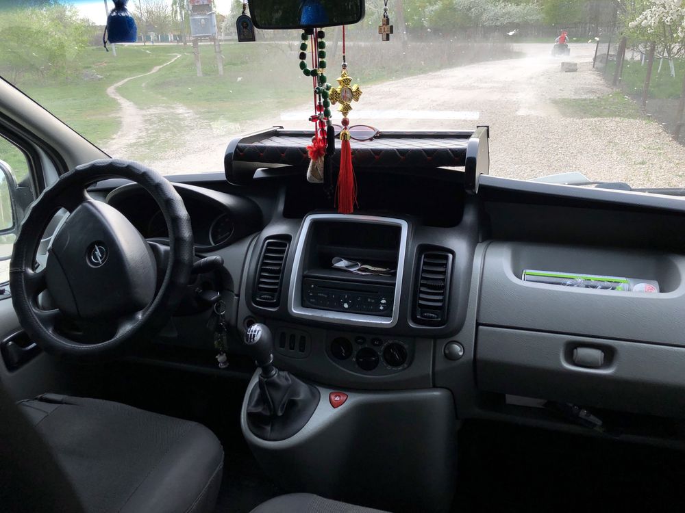 Opel Vivaro мотор 2,5 дизель