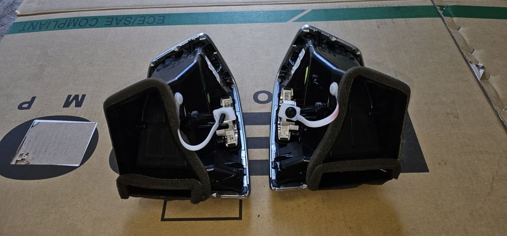 Kratki wentylacji prawa i lewa komplet Ford C-Max MK2 AM51-R018B08-AFW