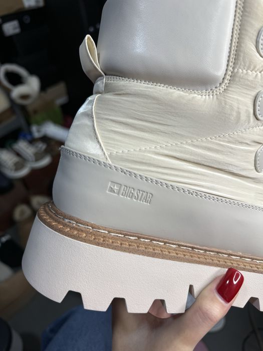 Хіт зимнього сезону!  38 на 24,5 см не промокають, молочні