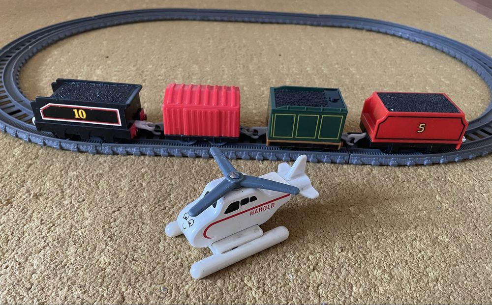 Вагоны паровозик Томас вертолет Гарольд