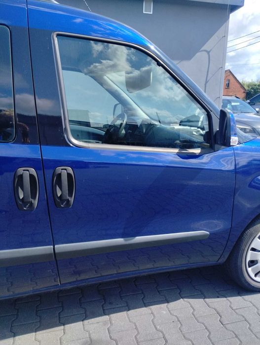 drzwi przód przednie prawe kompletne Fiat Doblo II Combo D 487