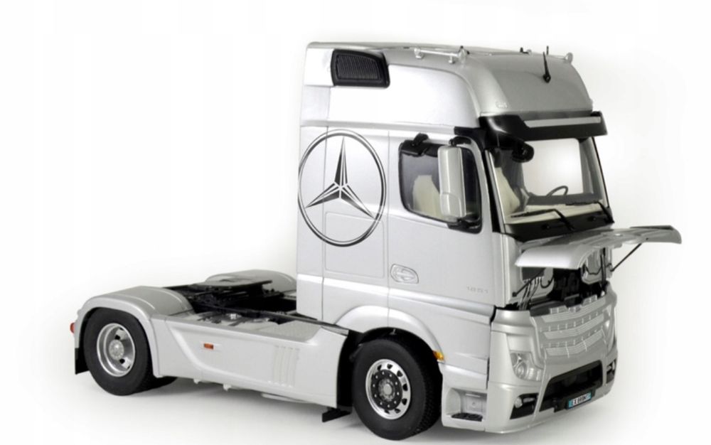 Italeri 3905 ciężarówka Mercedes Benz Actros MP4 Gigaspace model 1:24