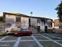 Casa Típica com Alpendre em Vila Flor, Trás-os-Montes e Alto Douro
