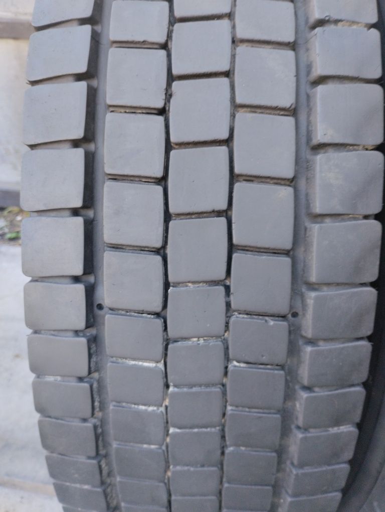 Продам шини 235/75R17,5