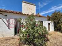Quinta com moradia isolada e olival, no Couço, Coruche