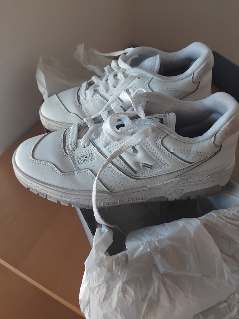 Sapatilhas New Balance modelo 550