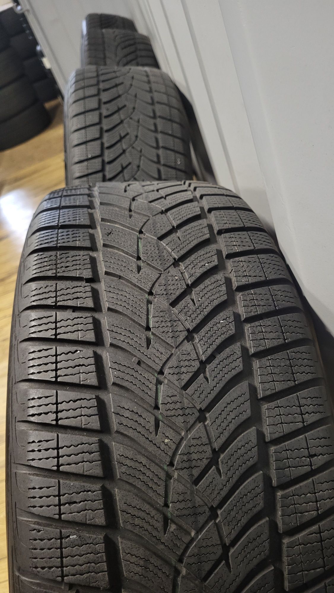 Felgi Land Rover 19" z oponami 255/55 R19 Range Velar Kuga Volvo XC90