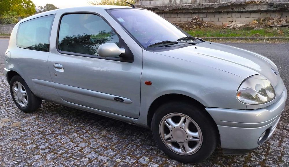 Renault Clio 1.4 16v Sport - 115000 / Reservado kms Reais