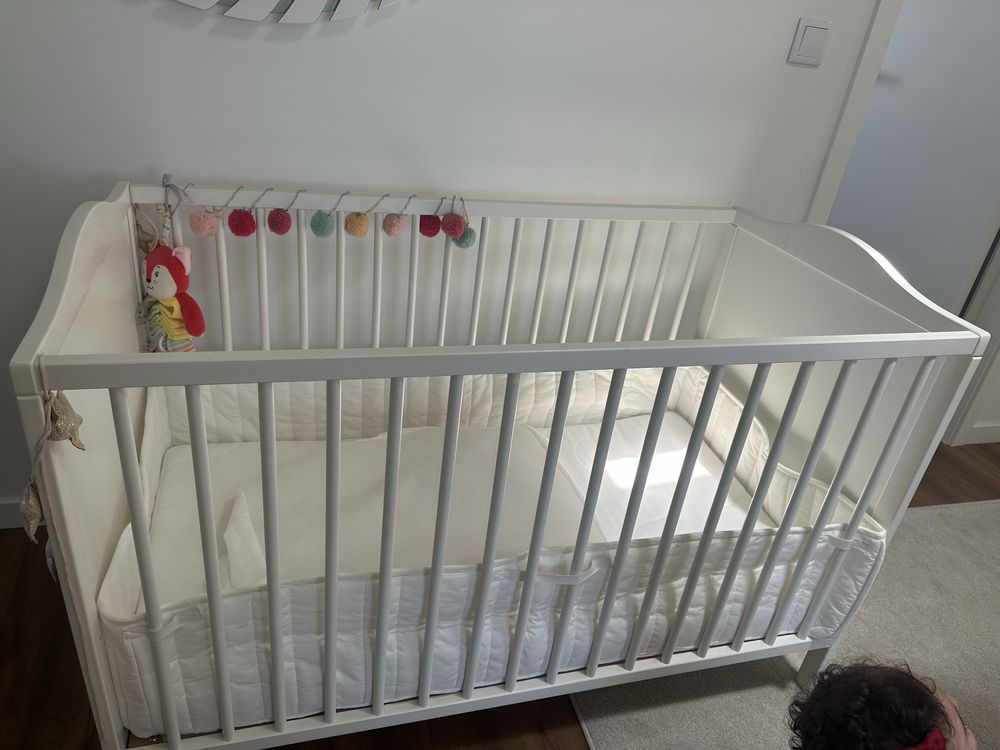 Berço IKEA com colchao, proteção lateral,edredon, almofada