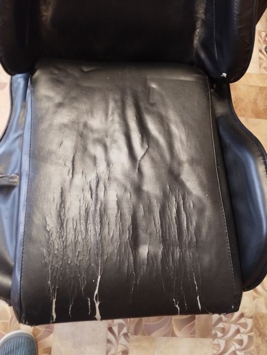 Геймерське комп'ютерне крісло