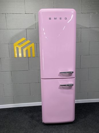 Рожевий ретро холодильник SMEG FAB32LPK3 розовый