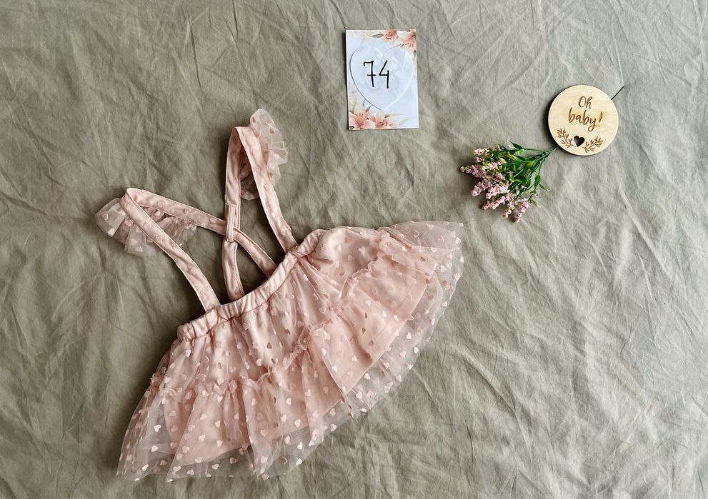 Wyprzedaż jak nowa spódniczka na szelkach w serca sinsay 74