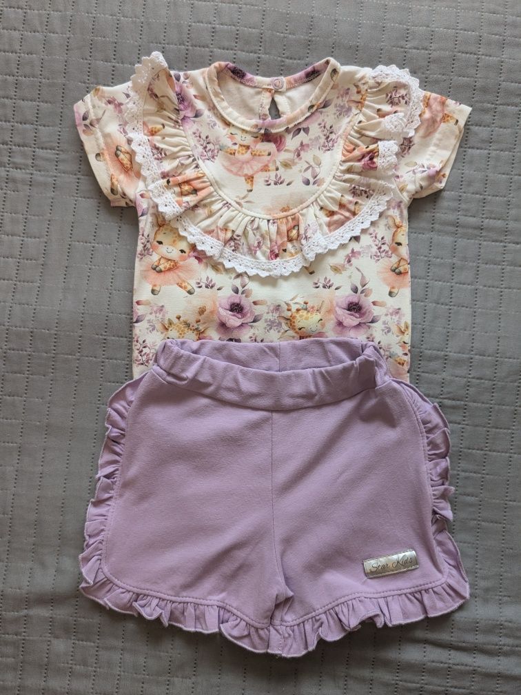 Elegancki komplet body z koronką + spodenki z falbanką, rozm. 80
