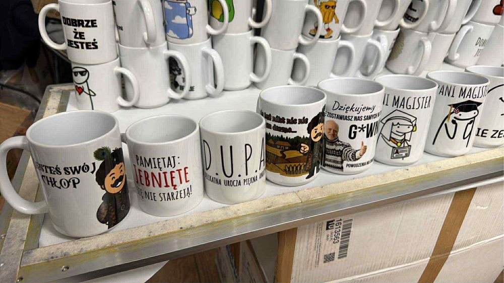 Kubki z wadliwą grafiką – śmieszne i wulgarne napisy, 5 zł/szt