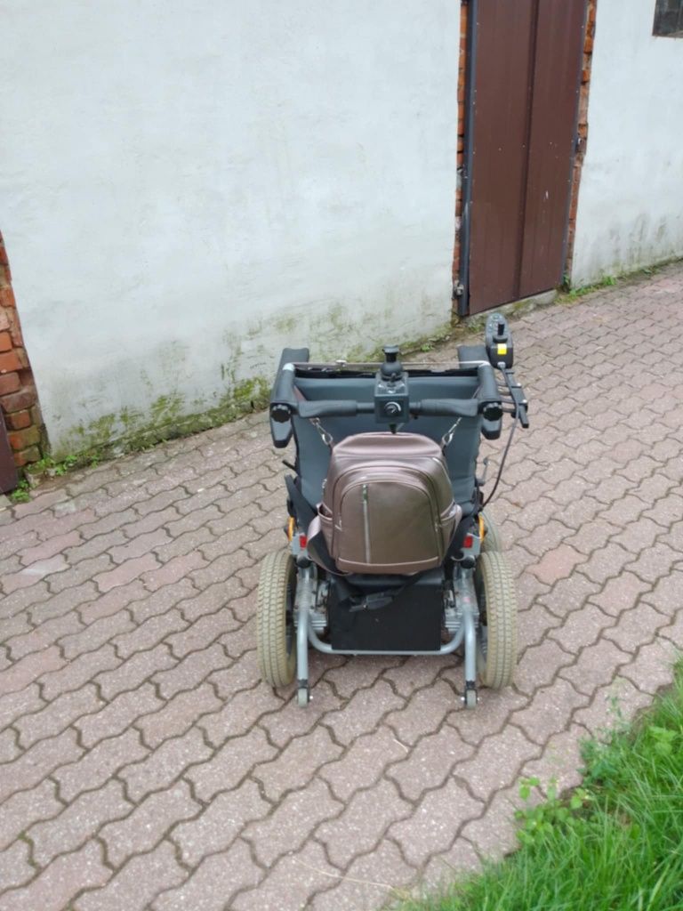 Wózek inwalidzki elektryczny