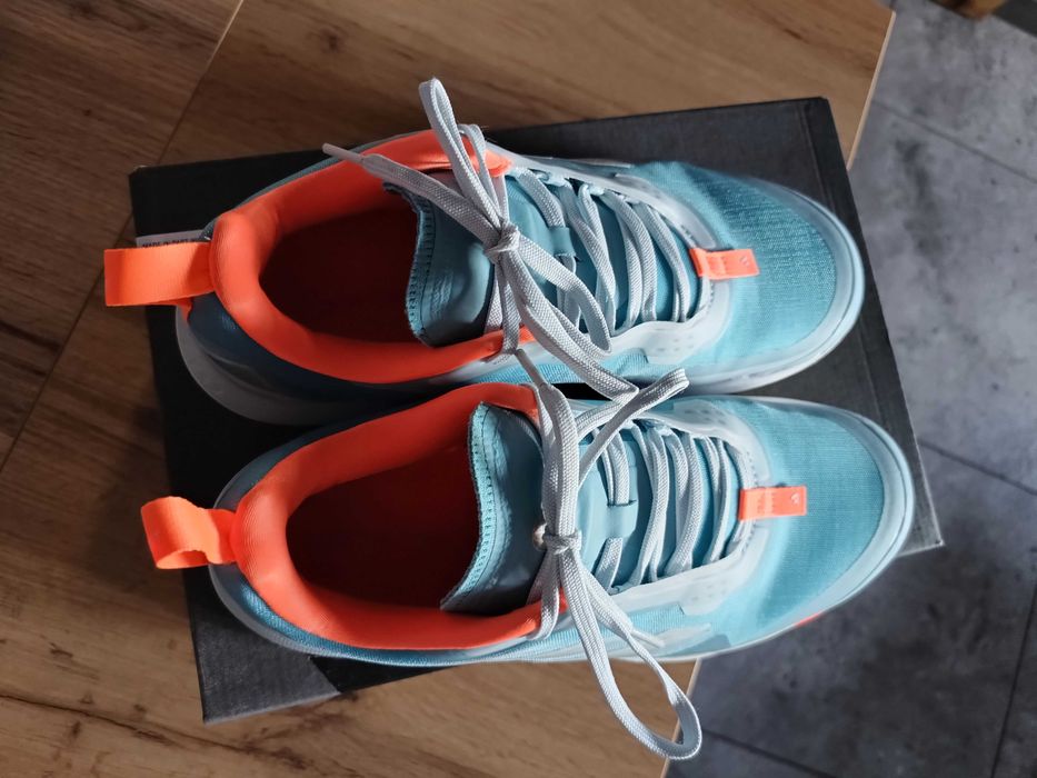 Nowe damskie buty tenisowe Adidas Avacourt